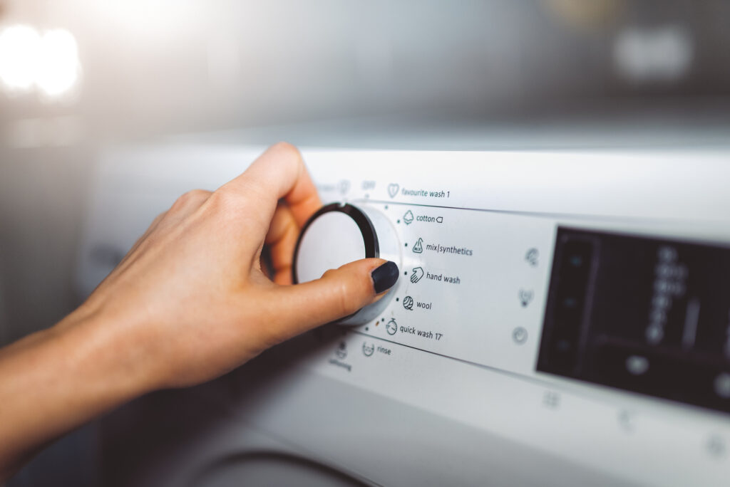 choosing setting on washing machine